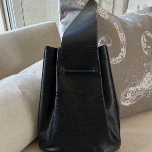 Authentic Louis Vuitton  BLack Epi Leather Bucket Bag